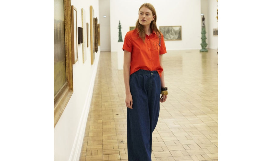 chemise orange rouge a manches courtes broderie main corps nu de femme minimalist