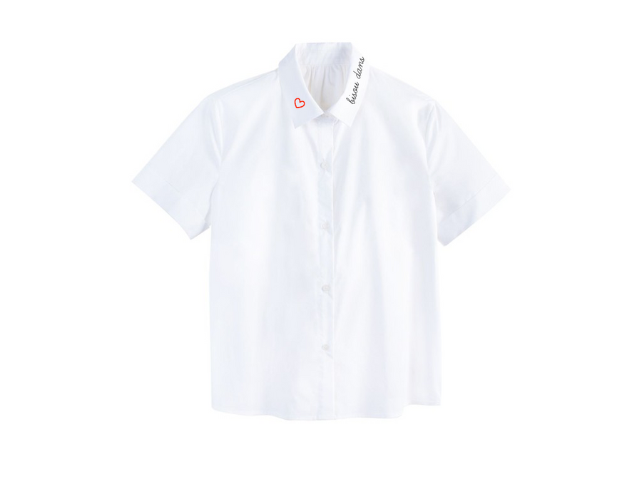 chemise blance femme bisou dans le cou brode en france avec un coeur