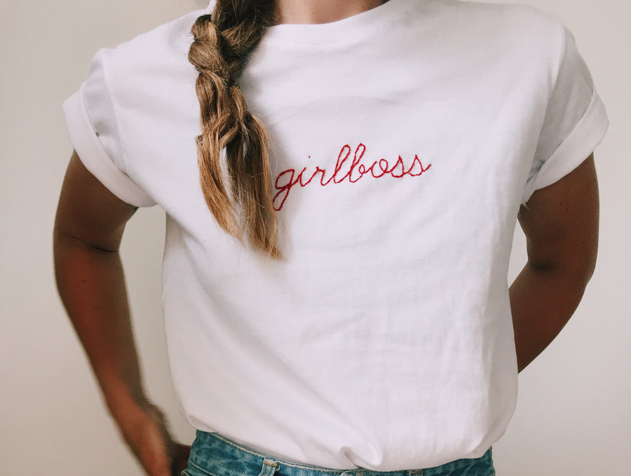 white t-shirt unisexe blanc girlboss girlpower broderie main fabrique en france
